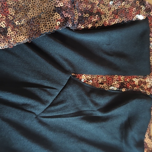 Like new gold-ish fancy dress - Picture 5 of 5